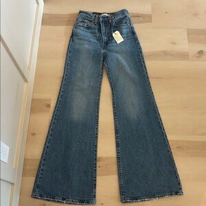 Levis Premium Ribcage Bell Women’s Jeans